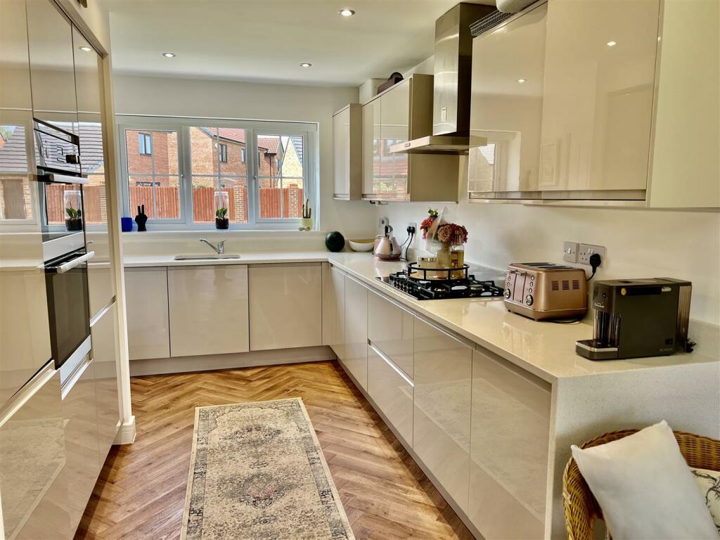 KITCHEN/DINER/PLAYROOM