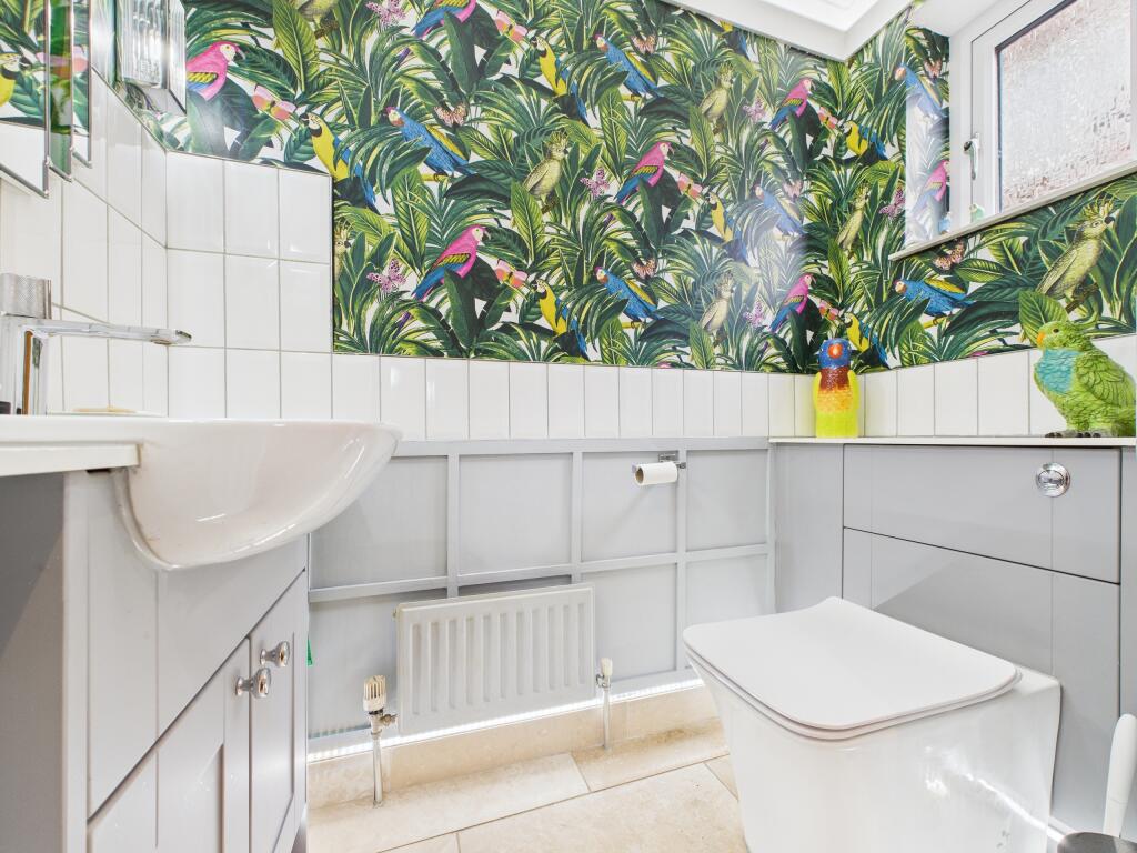 CAM02909G0-PR0382-STILL019