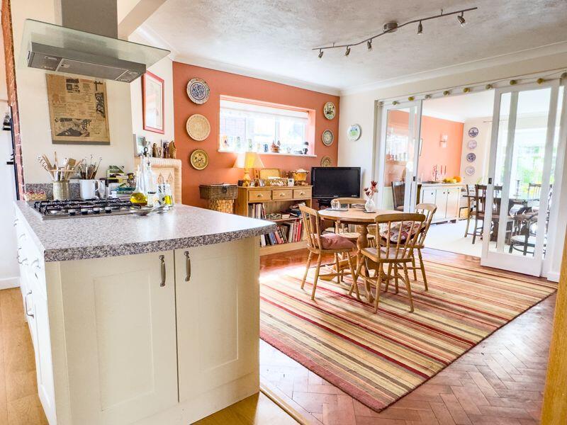 Kitchen/Breakfast Room