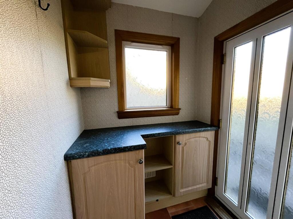 REAR VESTIBULE