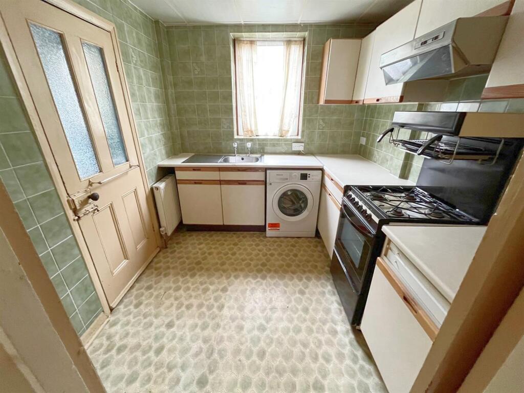 Kitchen (3).jpg