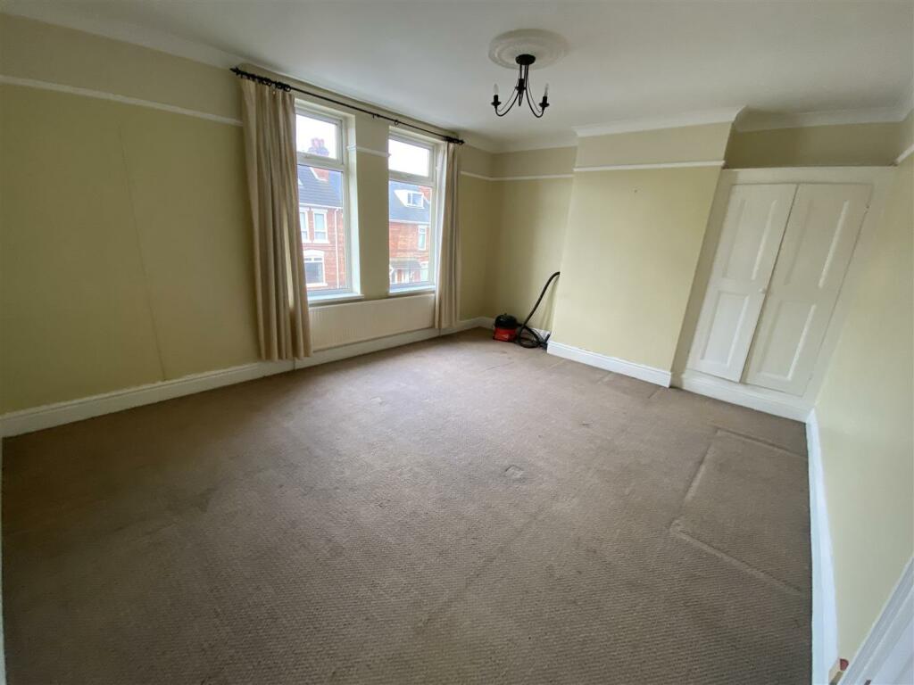 Bedroom no.1 front double: