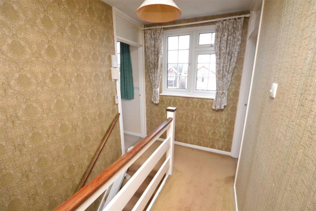 FIRST FLOOR LANDING