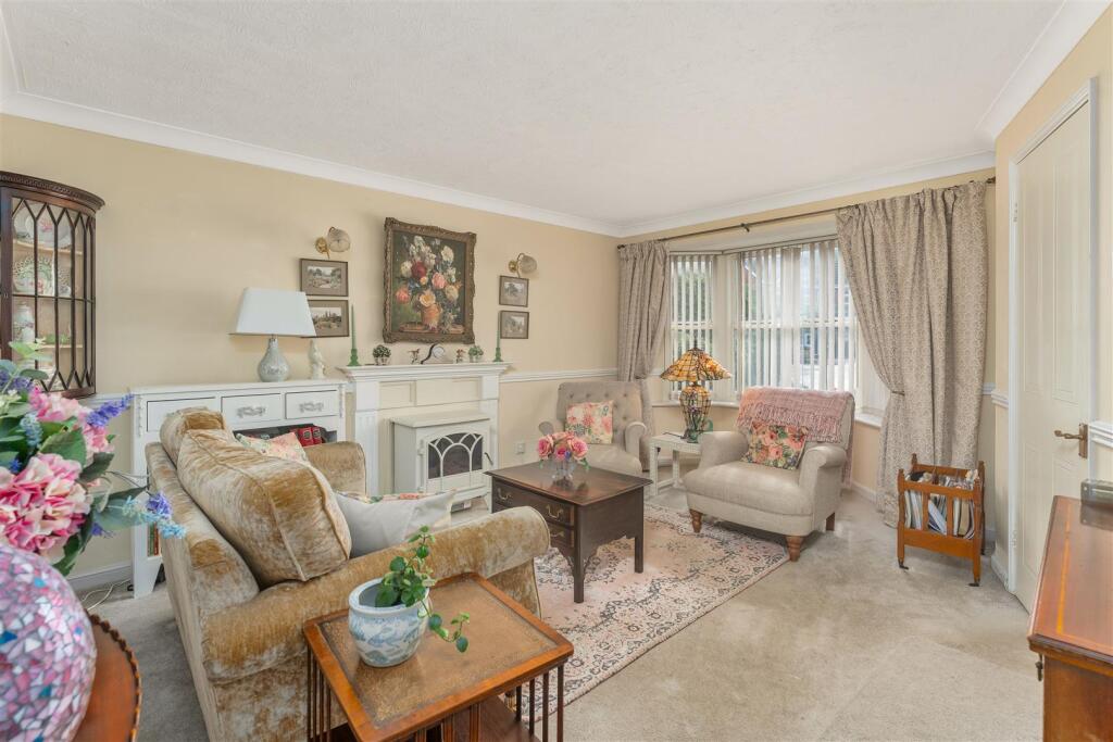 57 Delapre Drive, Banbury-4.jpg