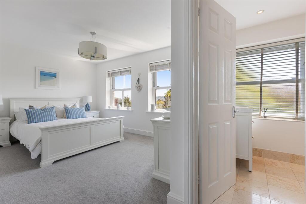 A24 - The Hamptons, Torquay - 250429.jpg