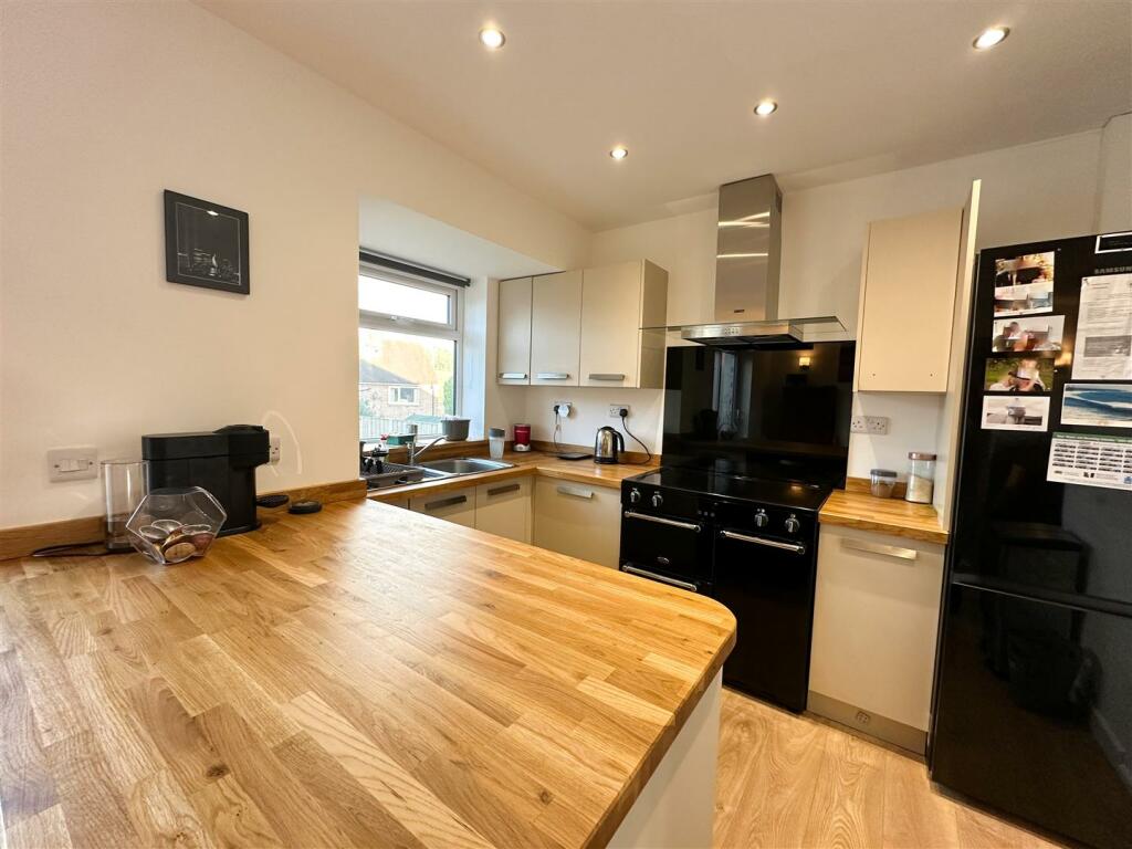 OPEN PLAN FAMILY ROOM