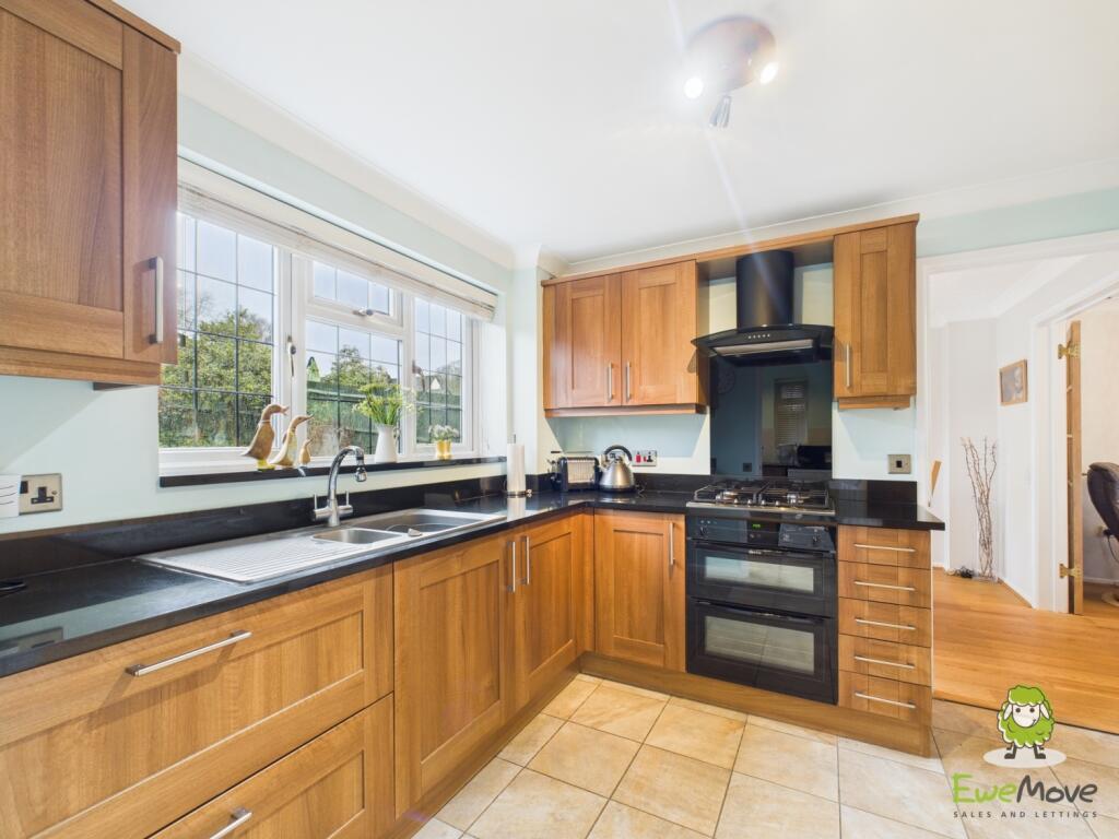 EweMove Estate Agents Basingstoke - Wood Close - K