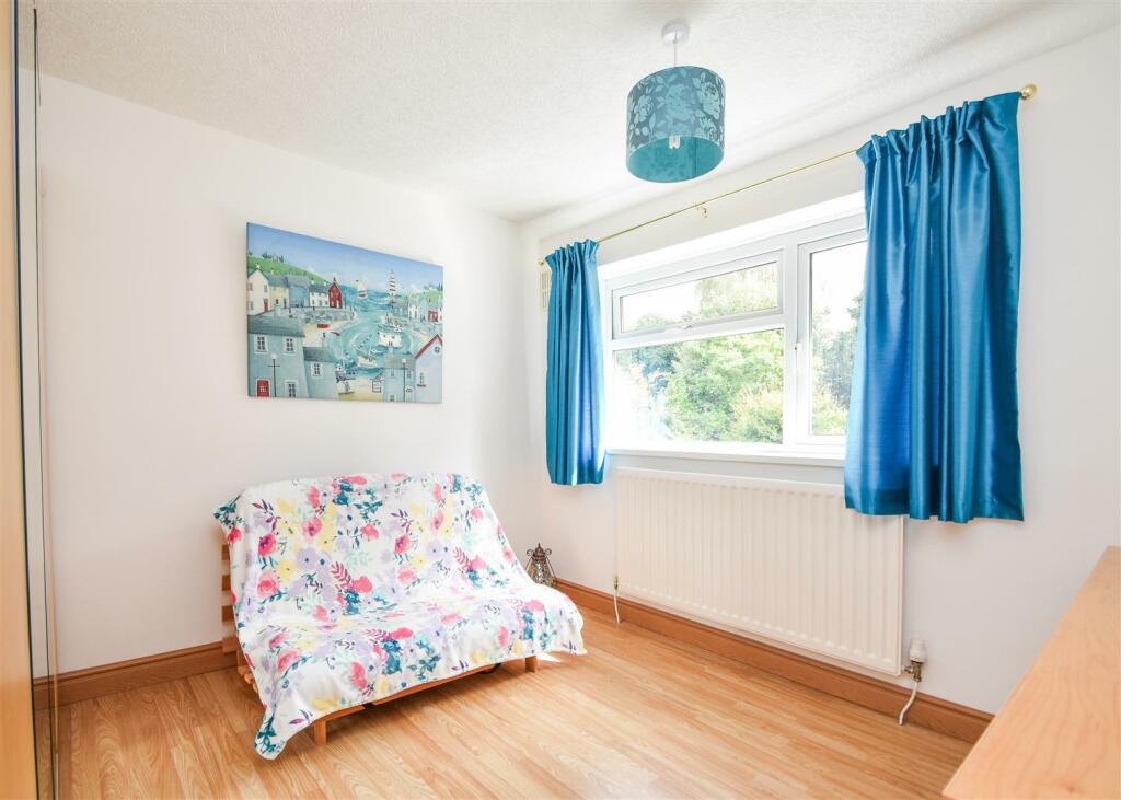10 Waverley Crescent - Bedroom 2.jpg