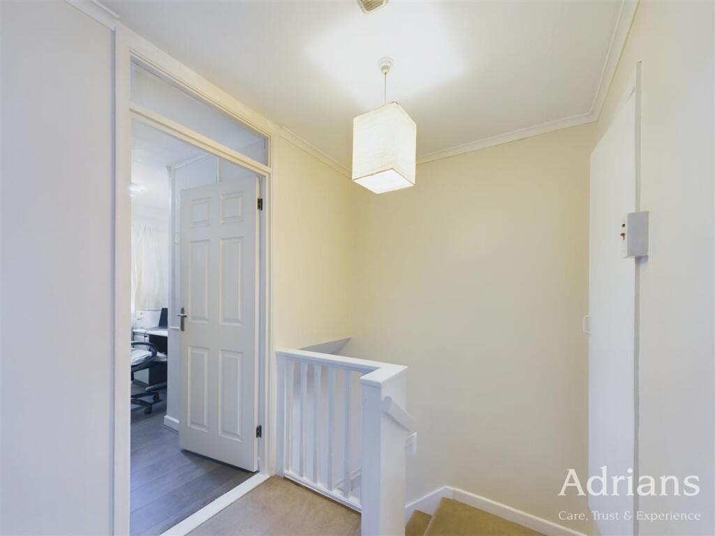 FIRST FLOOR LANDING