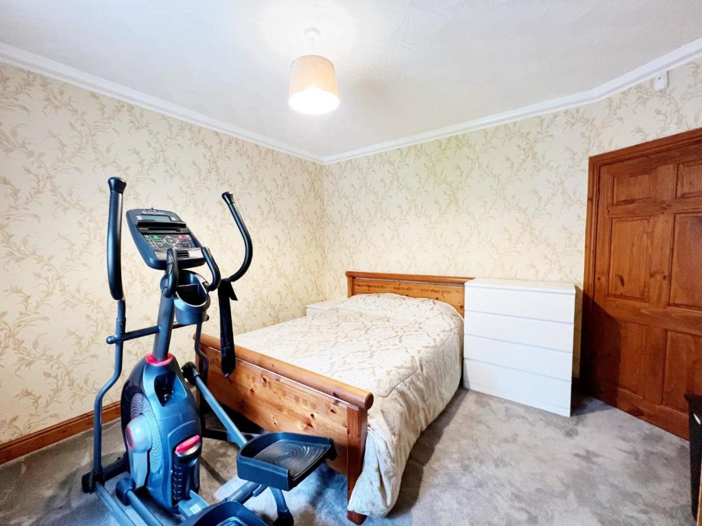 Bedroom 1 pic 2.jpg