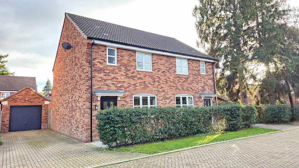 Greenacre Place, Newbury, RG14 7GY