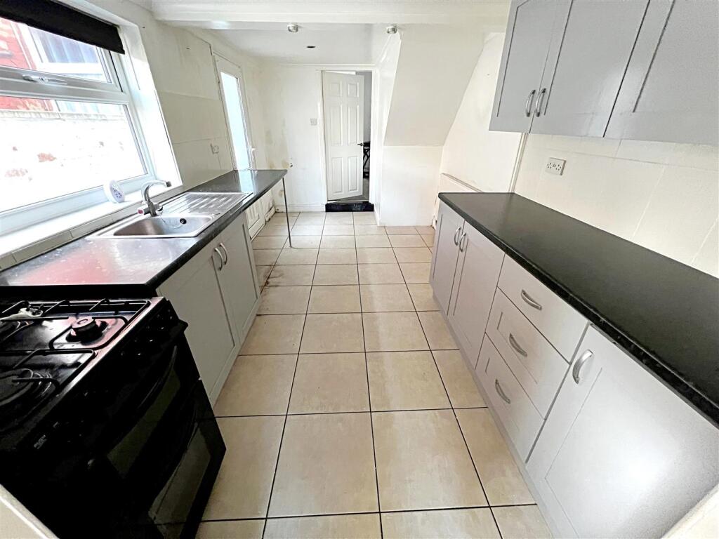 KITCHEN/BREAKFAST ROOM