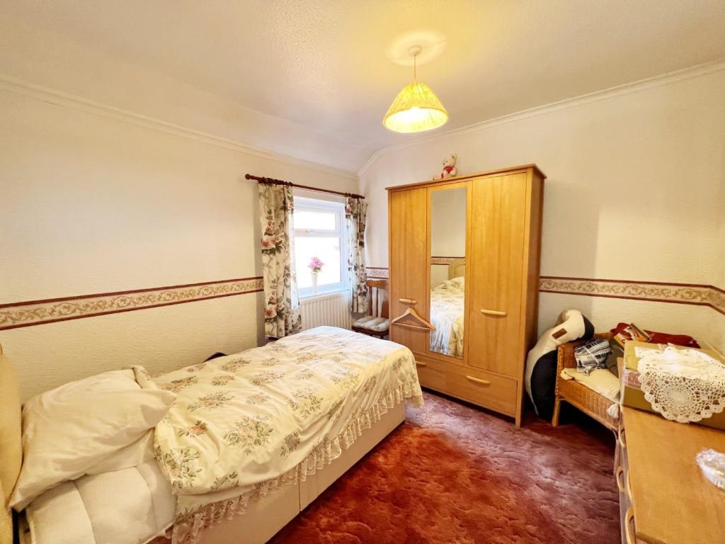 Bedroom 2.jpg
