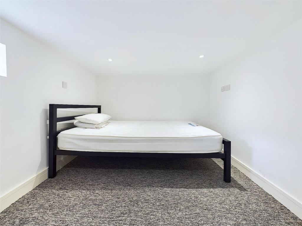 17 - Six-Bedroom HMO for Auction, Westbury-on-Trym