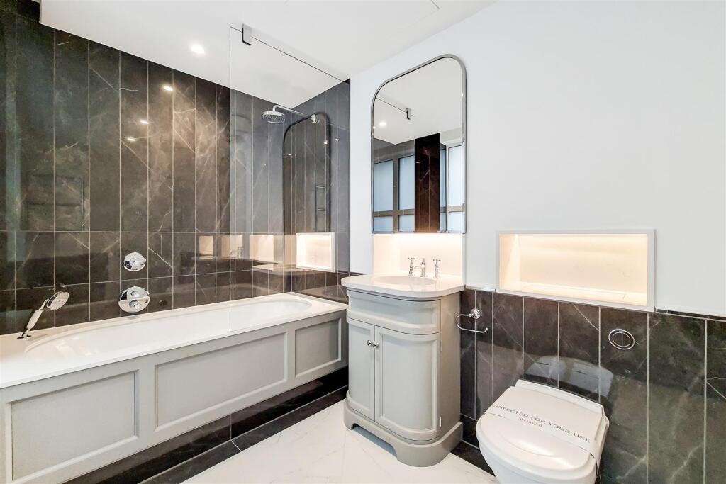 6_Main Ensuite-0.jpg