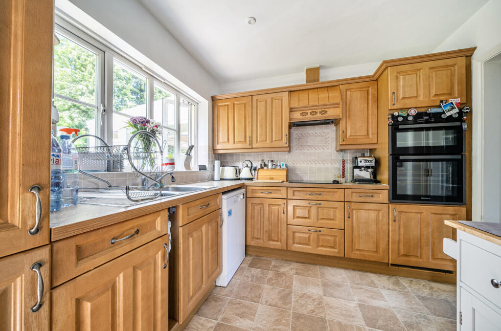 1295133-4-68260a5...