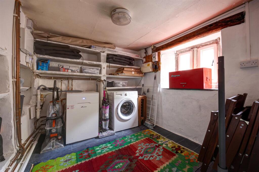 Utility Room &amp; Pantry