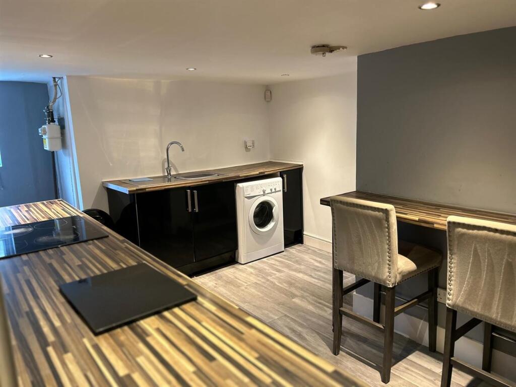 Fitted Breakfast Kitchen: