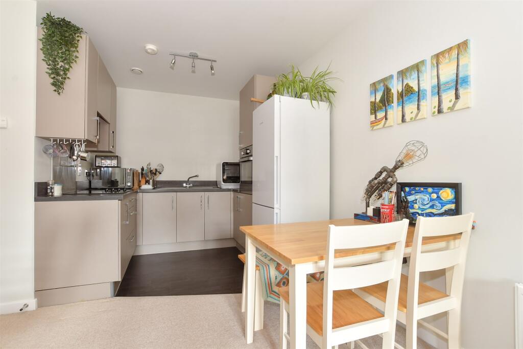 Lounge/Kitchen