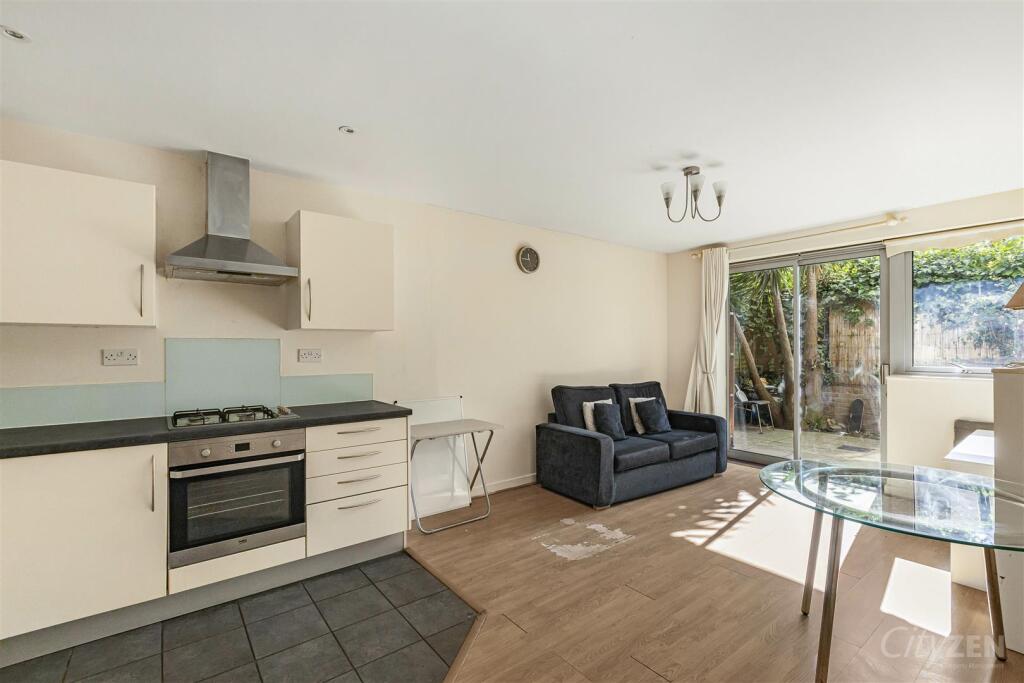 RECEPTION/KITCHEN