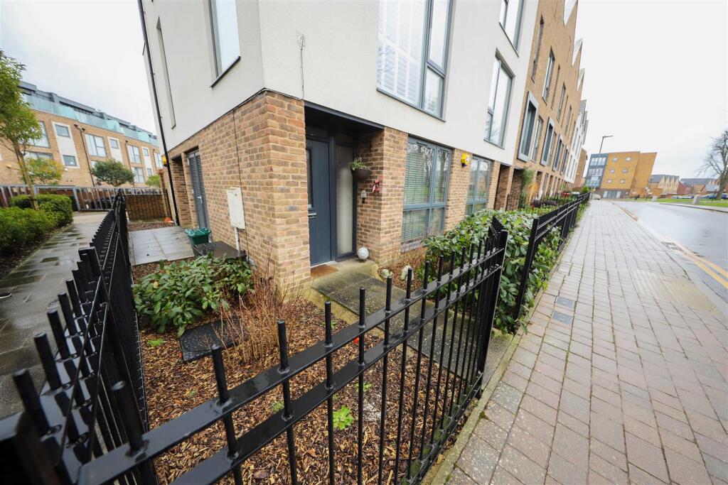 88 Churchill Road (16) copy.jpg