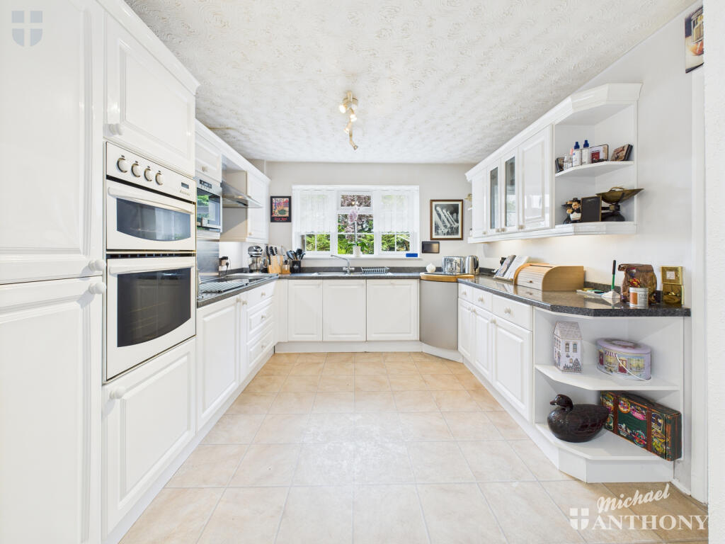 CAM03852G0-PR0377-STILL015