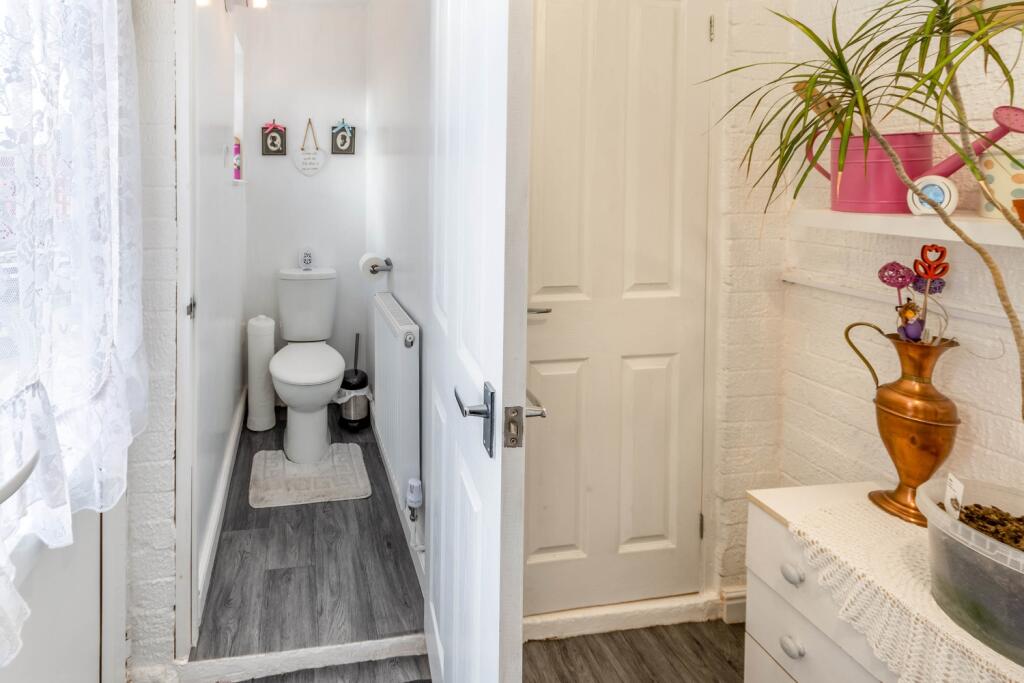 Estate Agent EweMove Scunthorpe WC