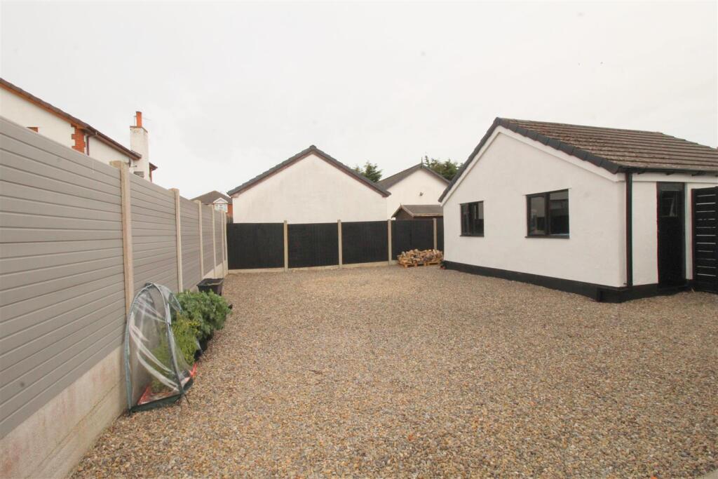 Fieldway, 4 Outside.JPG