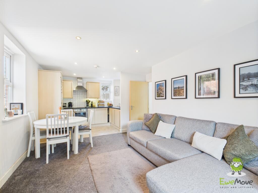 CAM03778G0-PR0283-STILL006