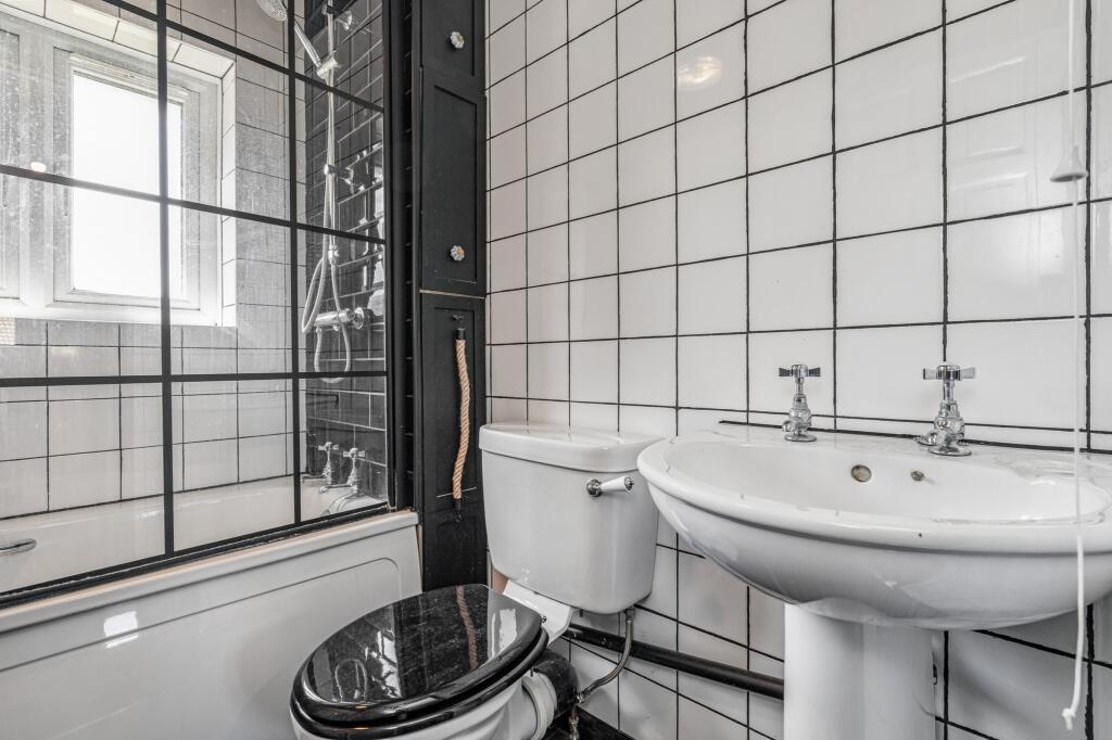 64 Holworthy Road, Norwich, NR5 9DG