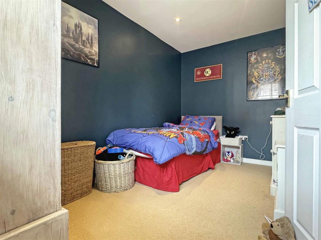 Bedroom 5.jpg
