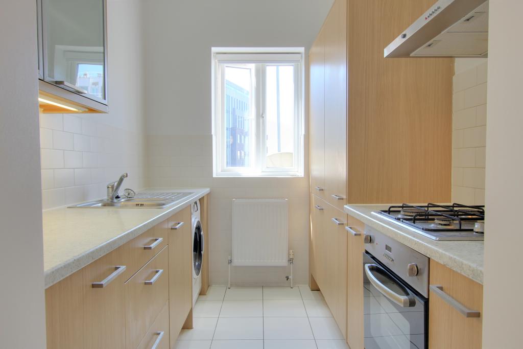 5 KITCHEN.jpg