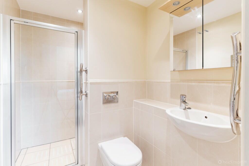 en suite shower room