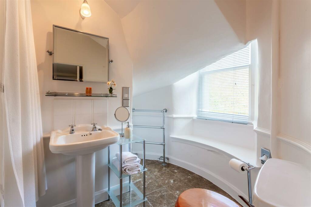Bedroom 6- Fullarton Suite