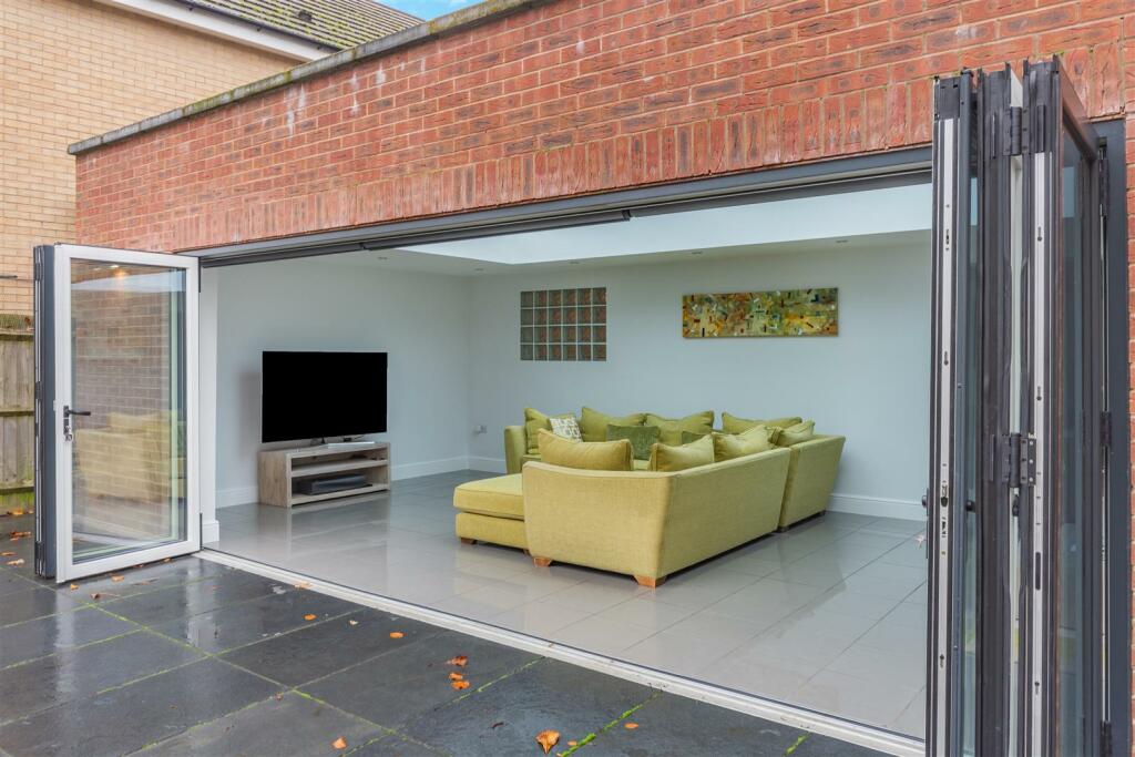 8627852-exterior08.jpg