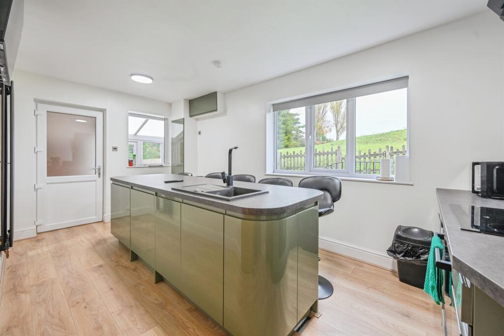 Breakfast Kitchen: