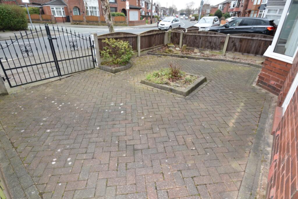 FRONT GARDEN