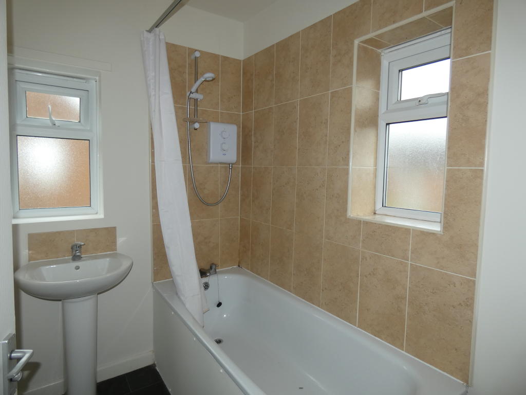 Pic 7 Bathroom.JPG