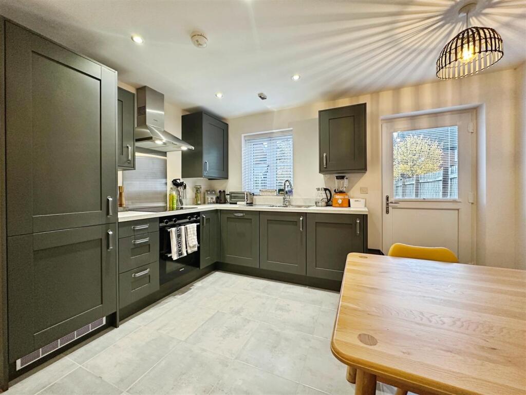 9b3c79d8--4492-980C-9A40874A16C8-60458-000010E5E91