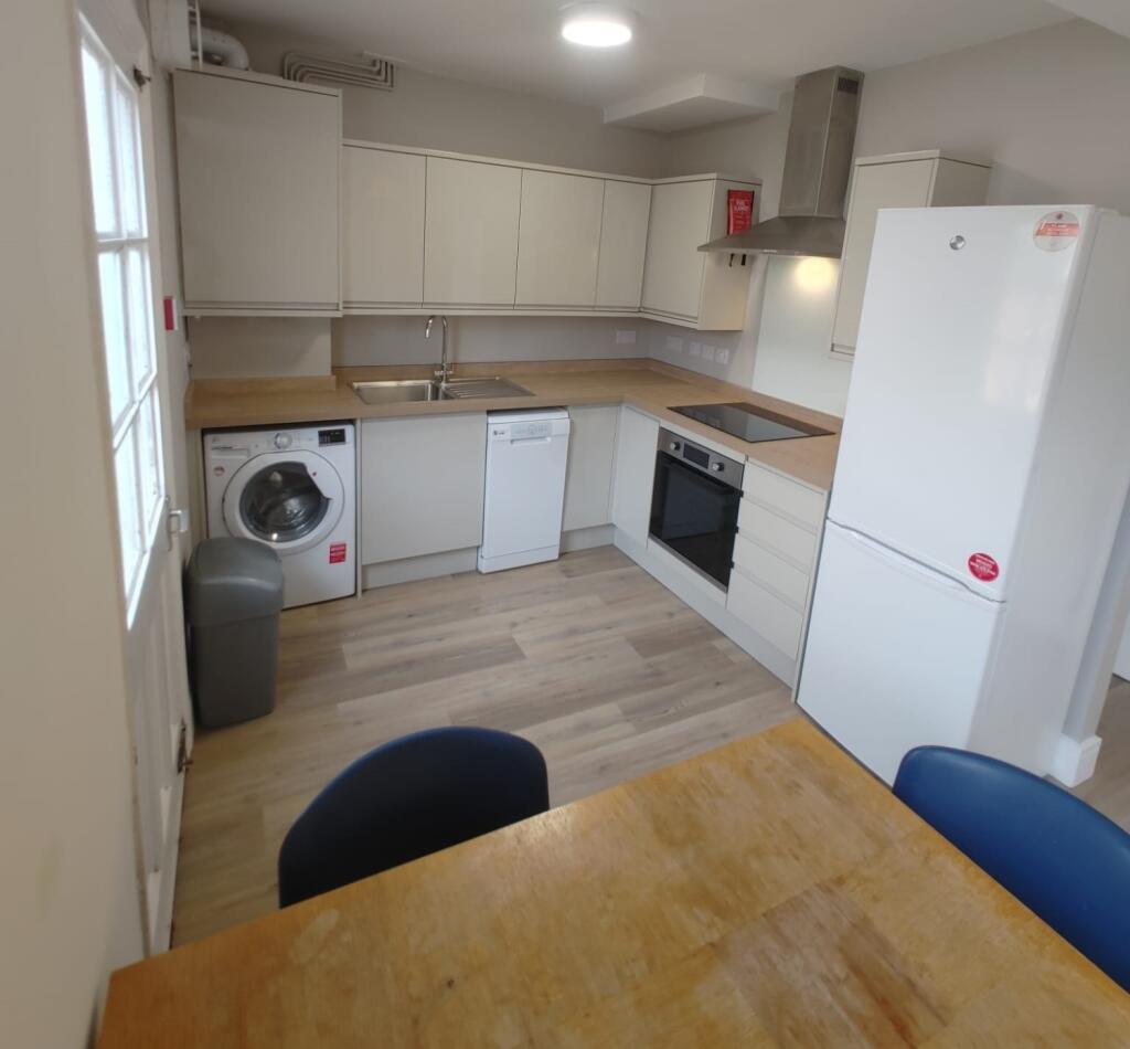 Kitchen (2)