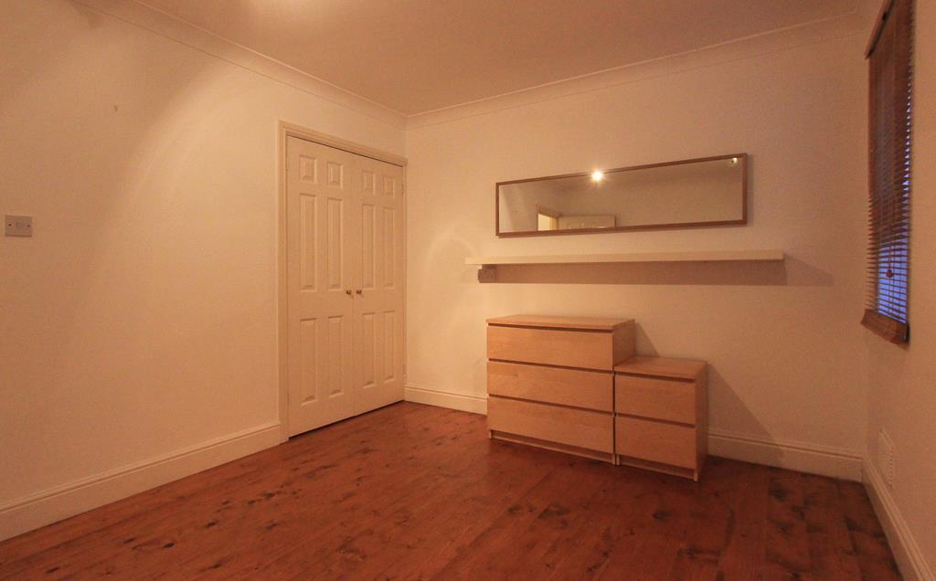 1, 36 Ninian Road LR (16 of 17).jpg