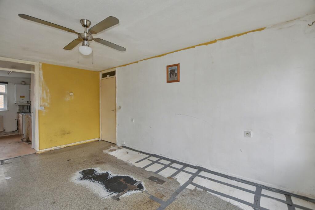 54 Fieldfare Road, Thamesmead, London, SE28 8HR
