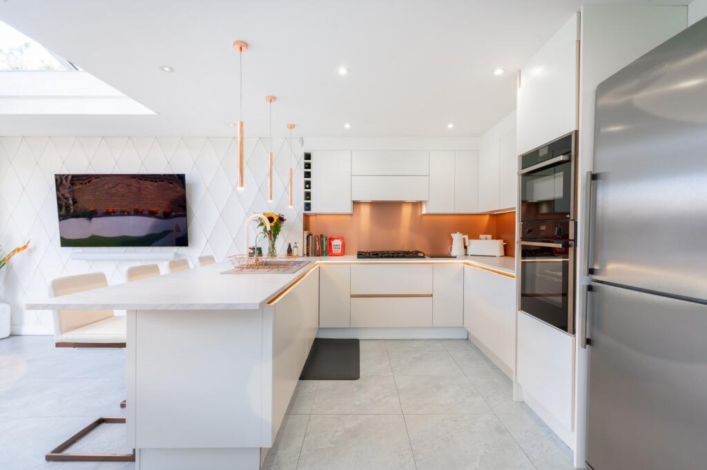 Kitchen/Entertainment