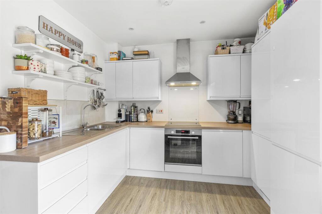 Flat 9 Chilworth House, Rectory Avenue, HP13 6HN-6