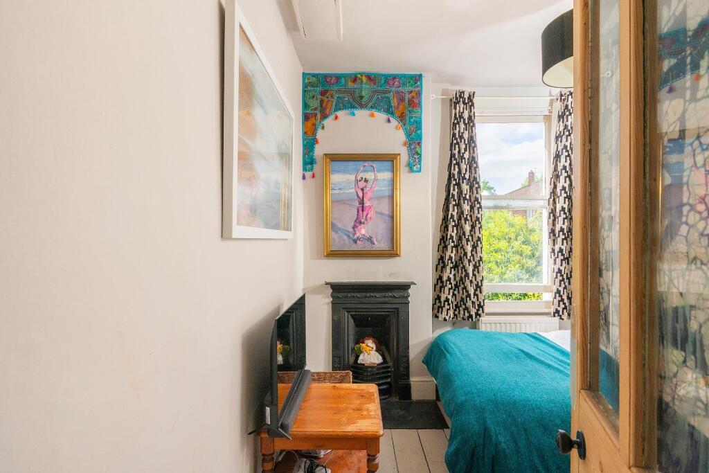 2S0RKE - Bedroom B.jpg