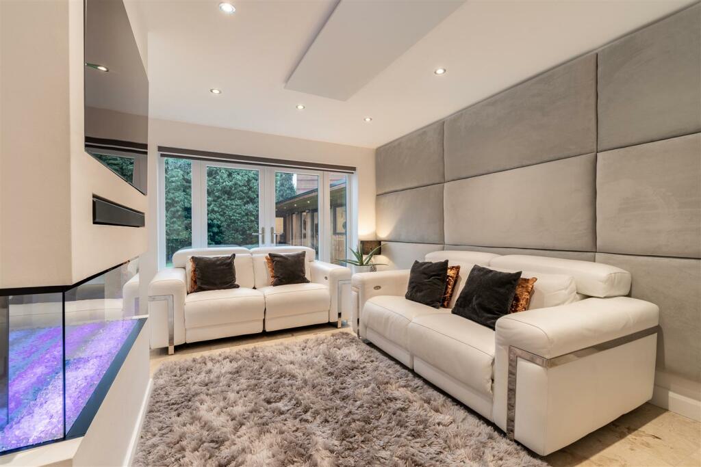 8526847-interior41.jpg