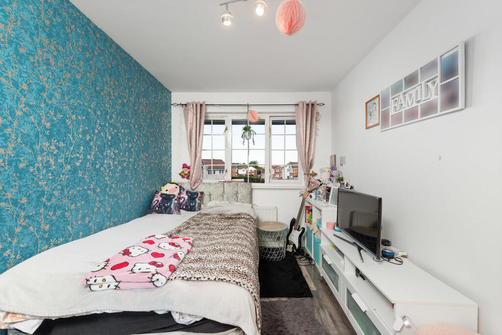 17 Hens Nest Road...