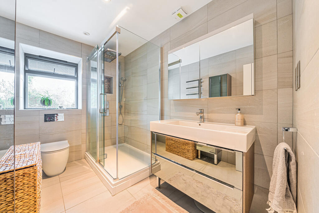 En Suite Bathroom