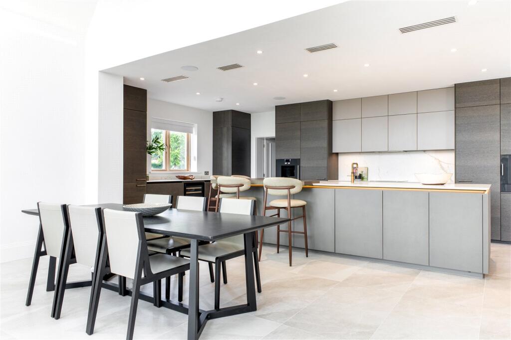 Dining/Kitchen