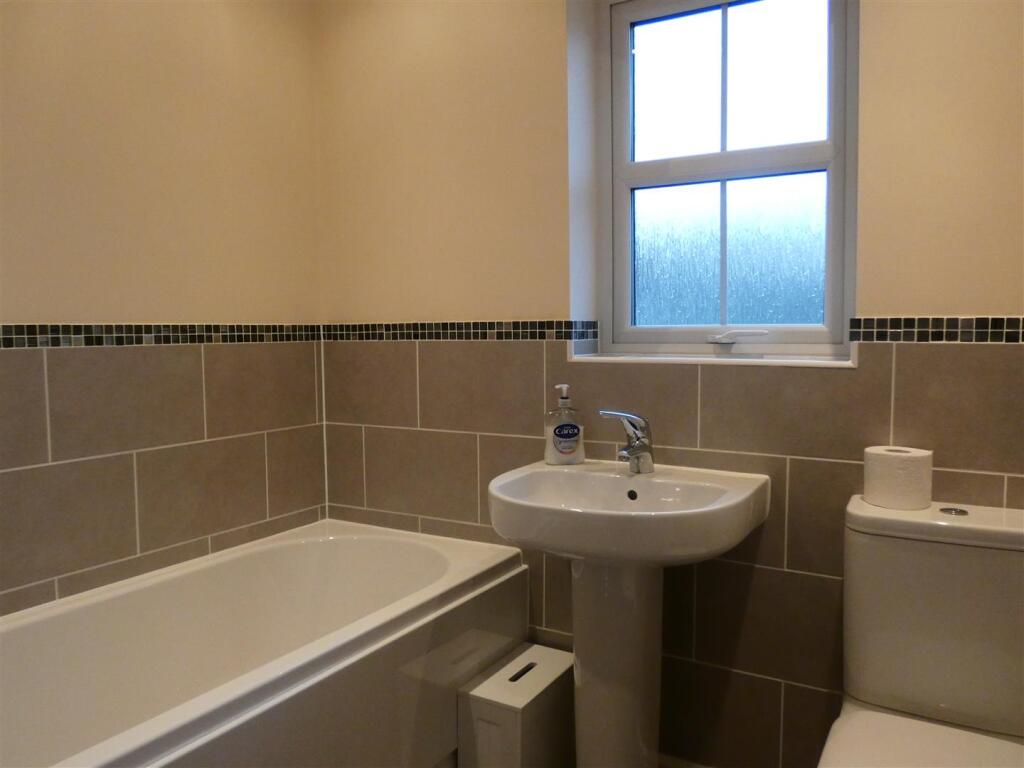 FAMILY BATHROOM